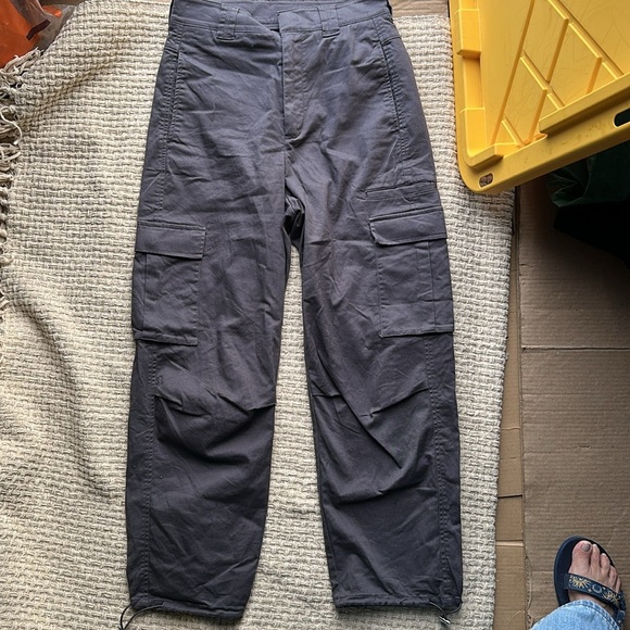 the group babaron size 4
Women's Cargó Jeans Gray Color
Perfect condition - Picture 7 of 9